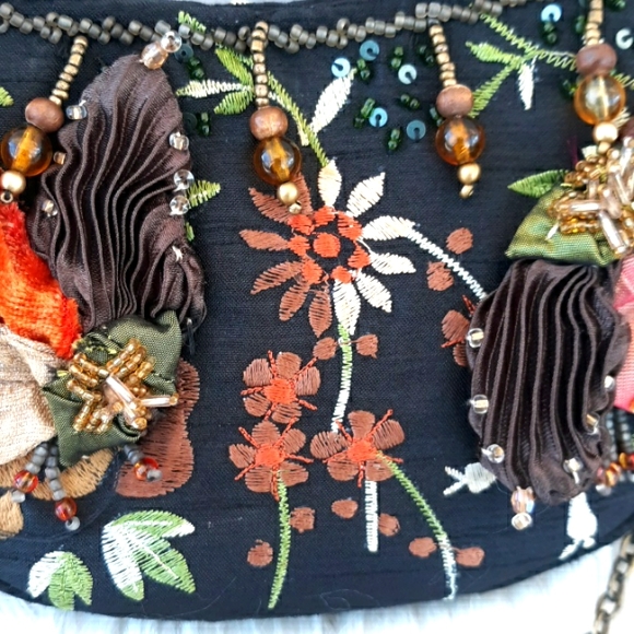 EUC VTG  MARY FRANCES SMALL CRESCENT CROSSBODY BAG - Picture 8 of 15